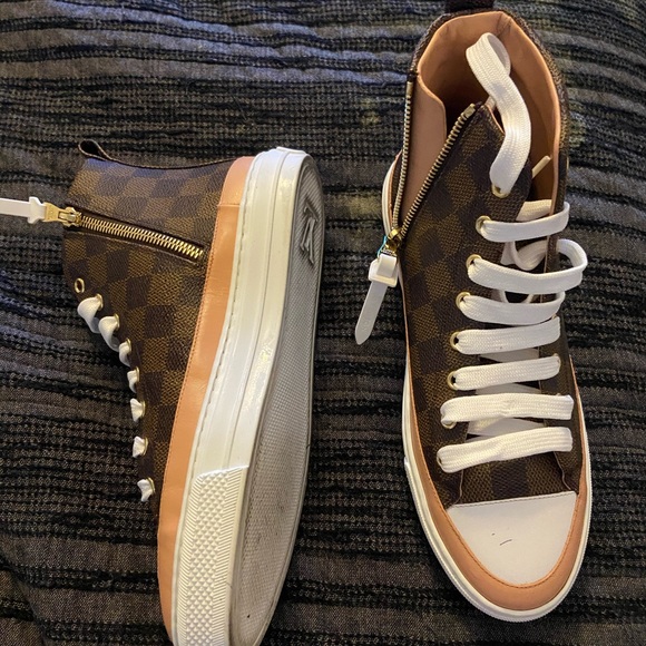 Louis Vuitton shoes size 8 light pink - Picture 2 of 3